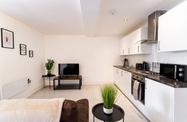 4 Comm Road Apps *Long Stay*Sleeps 2*1BR Apart