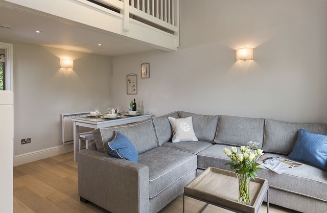4 Keeper's Cottage, Hillfield Village, DARTMOUTH
