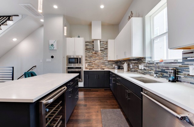 4 Level town home in walking distance to NRG Stadium and Medical District!