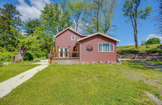 4 Mi to Dtwn Catskill: Mtn-View Home