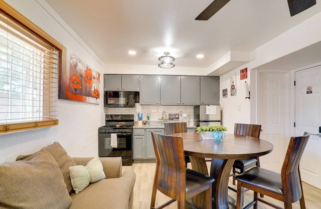 4 Mi to Dtwn El Paso: Pet-Friendly Apartment!