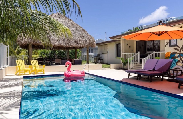 4-min walk to the Beach/Pool,Tiki canal boat dock