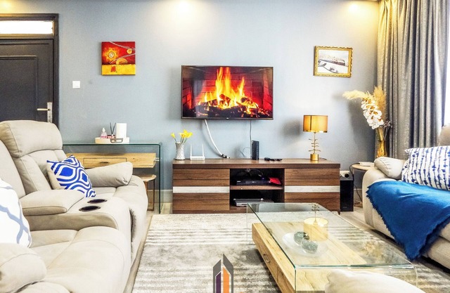 4 minutes to Two Rivers Mall! Family-sized condo with a fully functional Kitchen