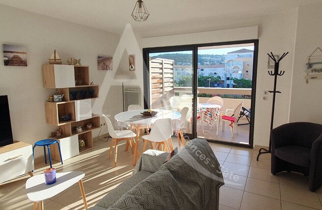 4 pers, résidence standing avec piscine, stationnement privé et terrasse