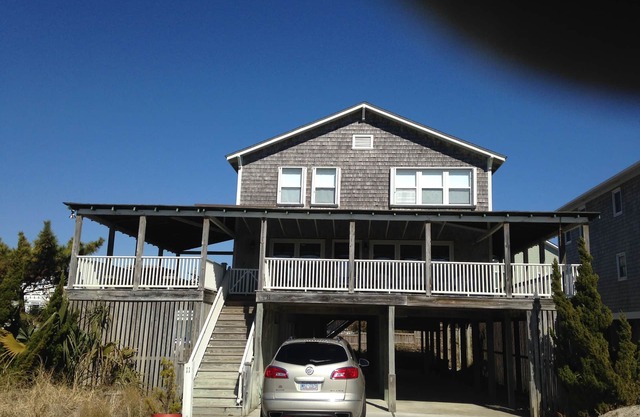 4 plus nights 400 per night. Excluding Thanksgiving only 2025. Charming cottage!