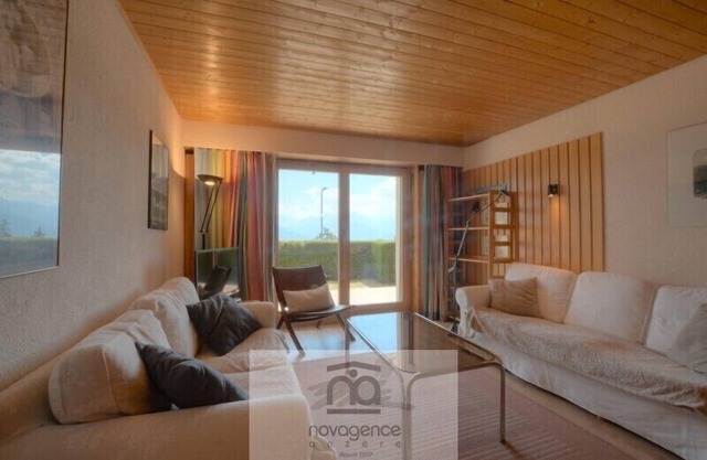 4-room flat (max 6 pers.) in the centre, with view on the Valaisan Alps. Shops nearby, easy access,