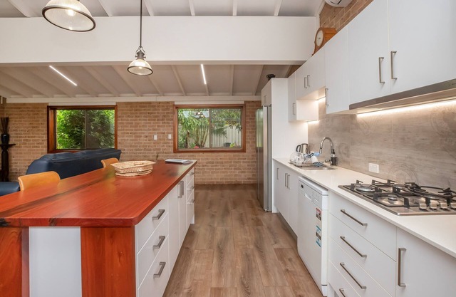 4 Shelly Beach Road: 2 BR, 2 BA in Port Macquarie , Sleeps 4