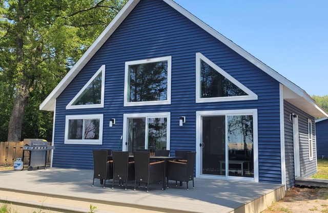 4 Silver Lake lakefront cottages
