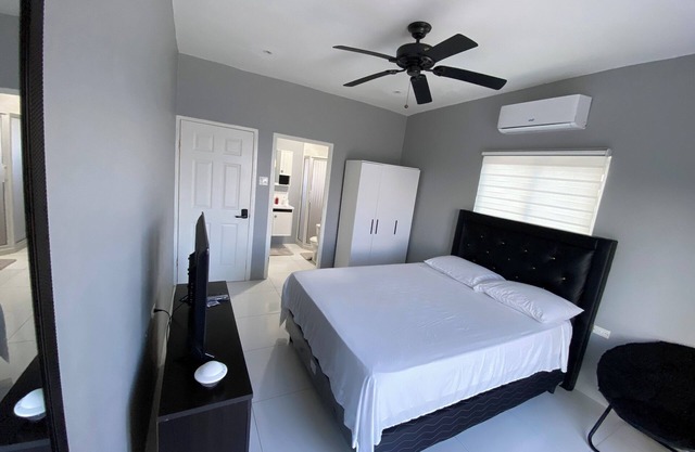 4-Single bedrooms in Montego Bay With Marvelous Sunset and Ocean view.