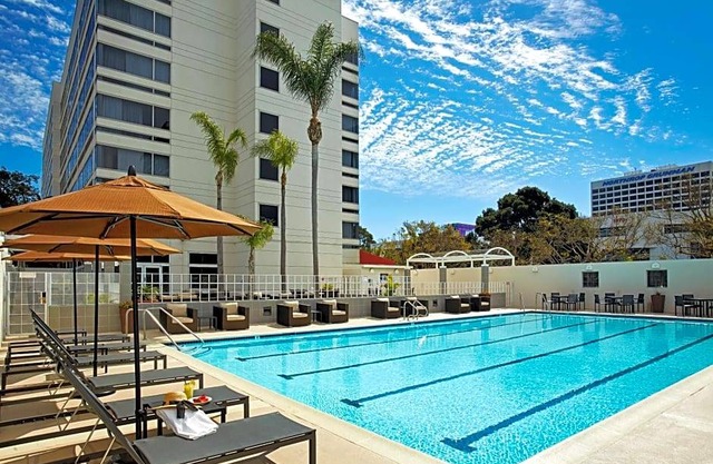 4-Star Hotel ∙ DoubleTree by Hilton LAX - El Segundo