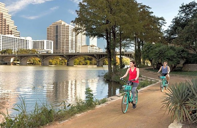 4-Star Hotel ∙ Hyatt Regency Austin