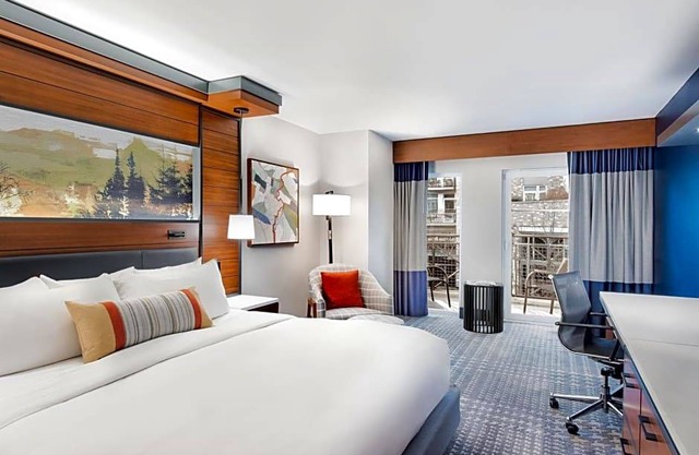 4-Star Hotel ∙ The Heathman Hotel Kirkland