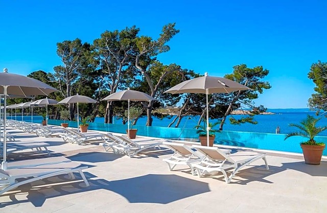 4-Star Hotel ∙ Valamar Meteor Hotel