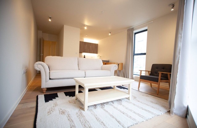 4 The Hideaway (2mins from the beach)