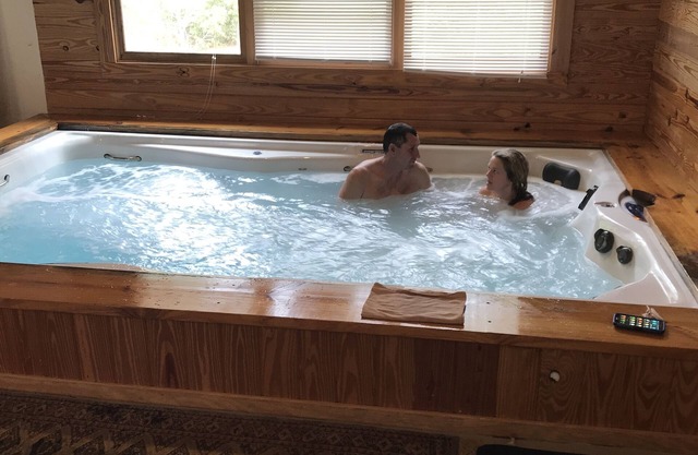 40% OFF thru 11/21/25 ENTIRE Cabin POOL, JACUZZI, SAUNA &GYM yours only! ex. hol