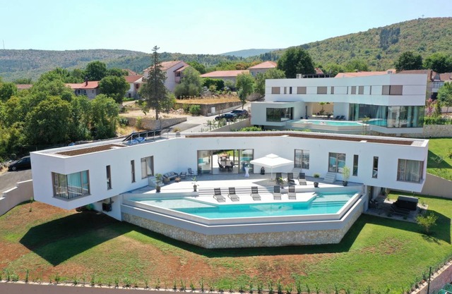 400 m² Villa ∙ 5 bedrooms ∙ 10 guests