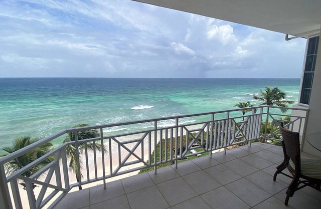 411 Mistle Cove - Spacious beachfront apartment with large ocean facing balcony