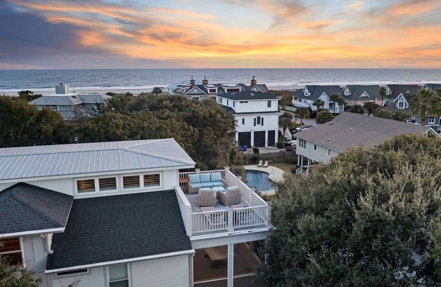 4202 Palm Blvd.- 7 bedrooms, pool, putting green, Ocean side of Palm Blvd.