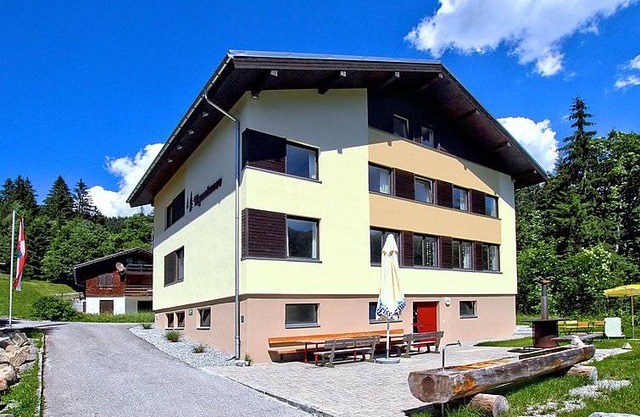 430 m² House ∙ 8 bedrooms ∙ 17 guests