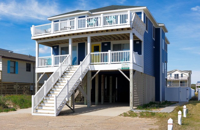 4759- Sun Daze, Beachfront Paradise with Pool and Hot Tub, just 20 steps to the beach
