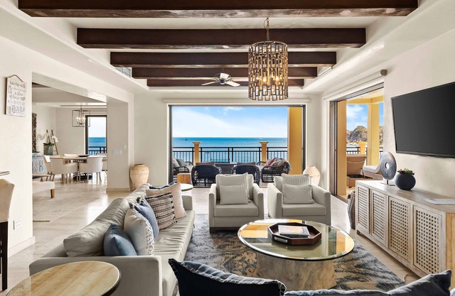 4BD Luxury Beachfront PH in Cabo, Professional Service, Ocean Views