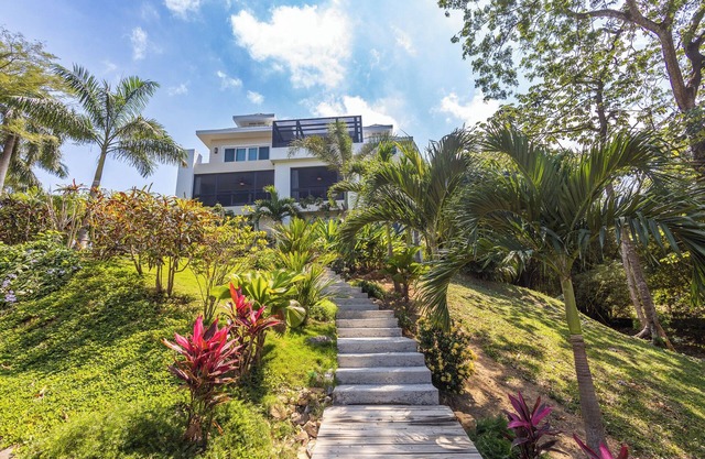 4br 3ba Beach view house in Sandy Bay with pool - Private community