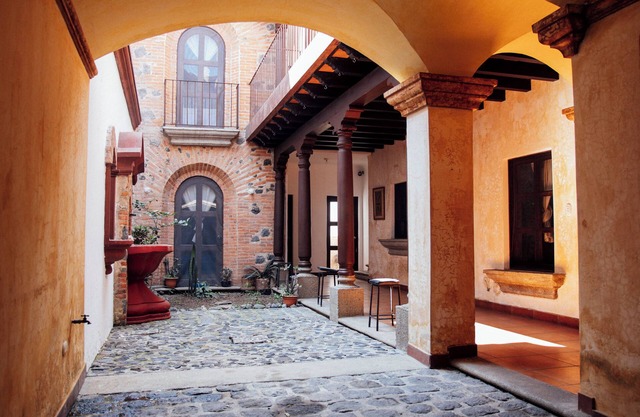4BR 4BA - Group-Friendly house in Antigua w Jacuzzi, Theater, Starlink Internet