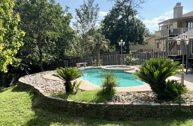 4BR Home~ Backyard Pool Oasis ~ Pet Friendly