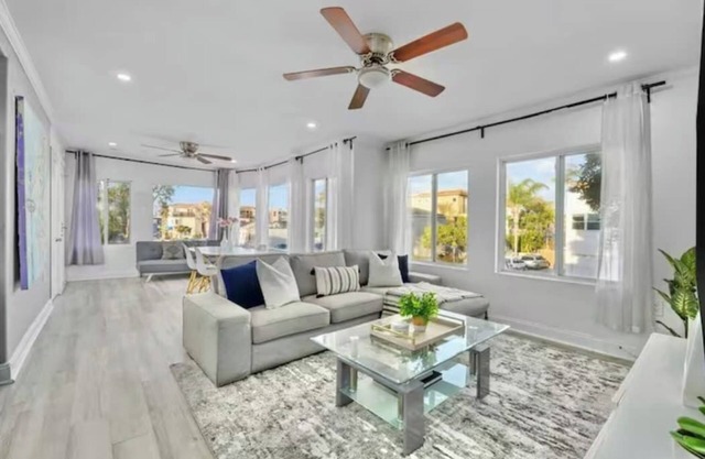 4BR Ocean Breeze Duplex+Large Patio sleeps 16