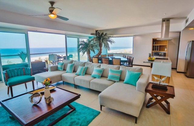 4G Beachfront condo with amazing views