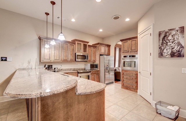 5 Bdrms/Swimming Pool/Indoor Hottub/Game Rm/Gated Home 20 mins from downtown Atl