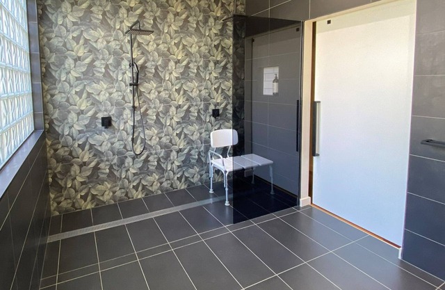 5 Bed 2 bath Fully Furnished Home Away From Away for all Abilities