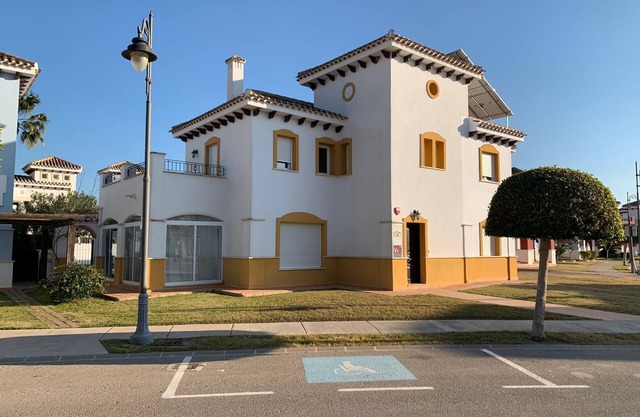 5 bed 4 bathrom with private heated pool and large outdoor garden