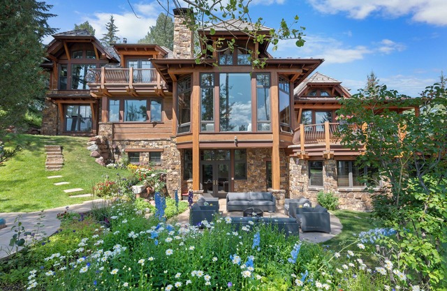 5 Bed/5.5 Bath Ski-In, Ski-Out Home in Exclusive Two Creeks Neighborhood