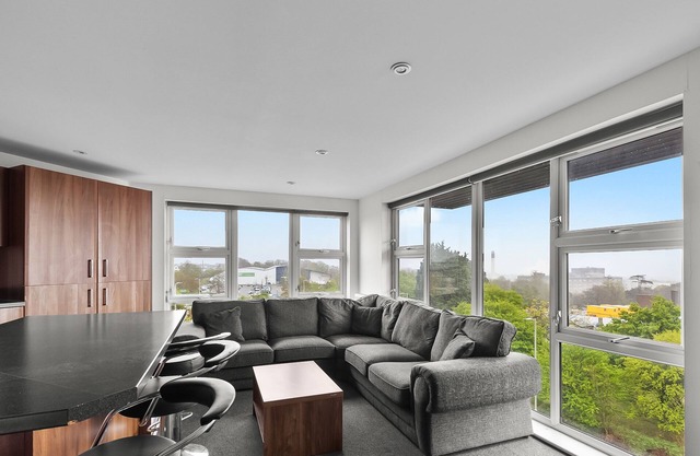 5 Bed Apartment @ Derriford Stays by Pureserviced
