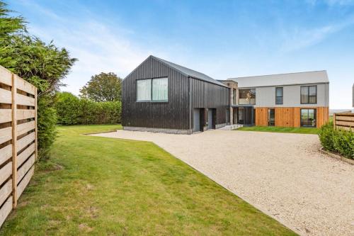5 Bed in Marwood oc-e32631