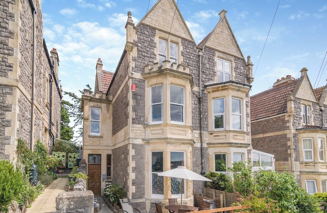 5 bedroom accommodation in Weston-super-Mare