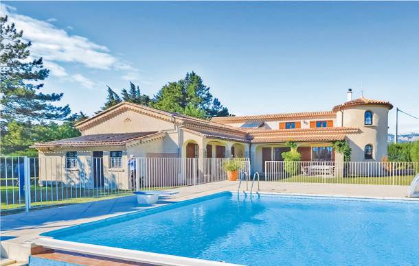 5 bedroom accommodation in Aubignan