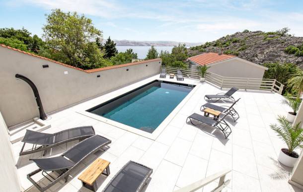 5 bedroom accommodation in Cesarica