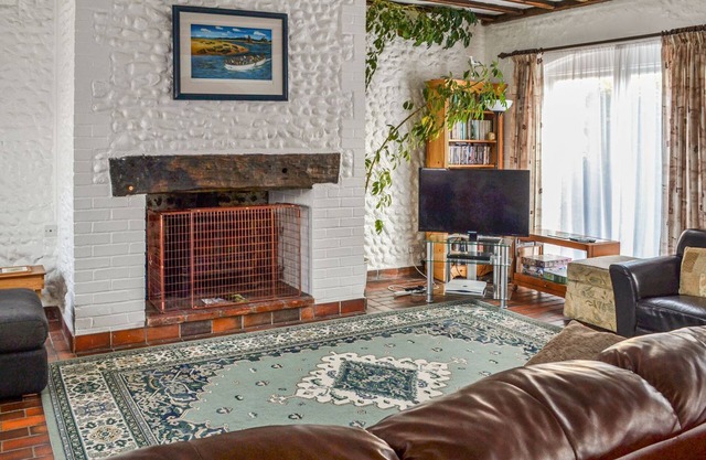 5 bedroom accommodation in Weybourne