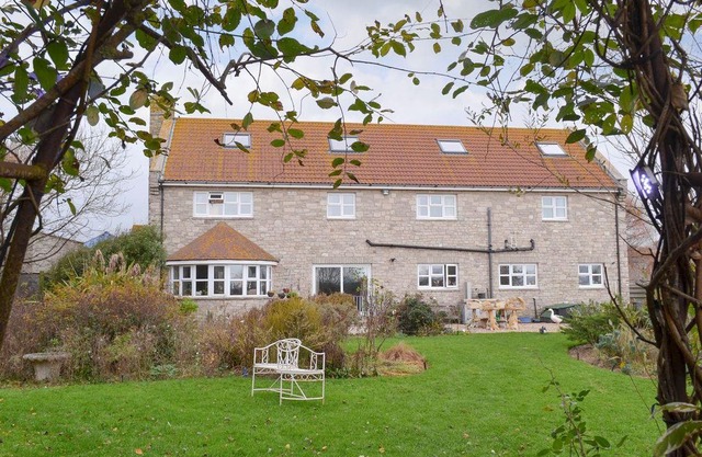 5 bedroom accommodation in Wyke Regis, near Weymouth