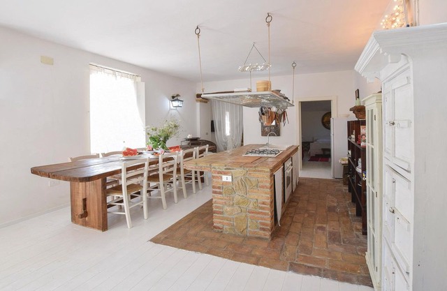 5 bedroom accommodation in Pisticci