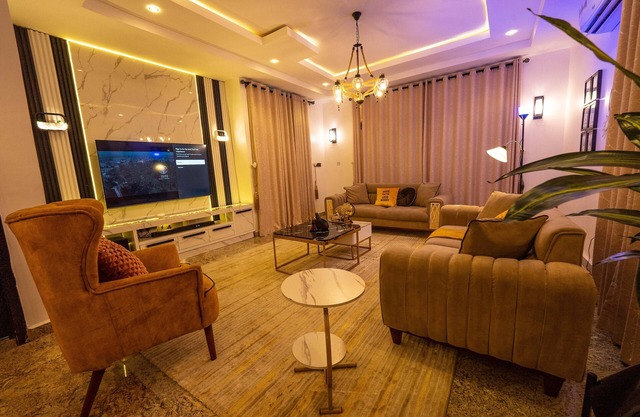 5 Bedroom by Cozy Leisures Apartment, Abuja