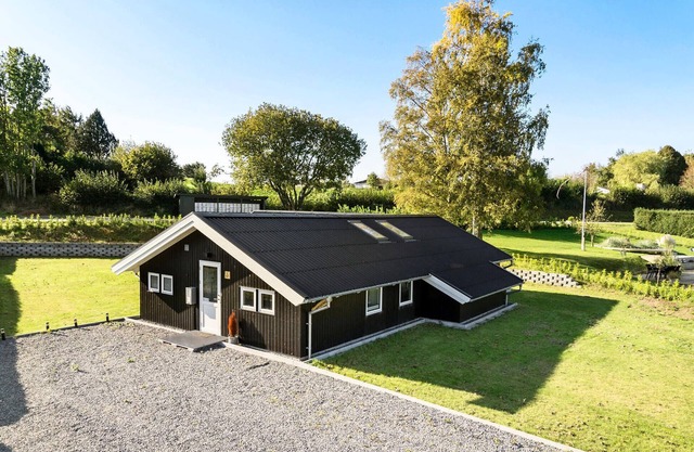 5 bedroom cozy home in Hejls