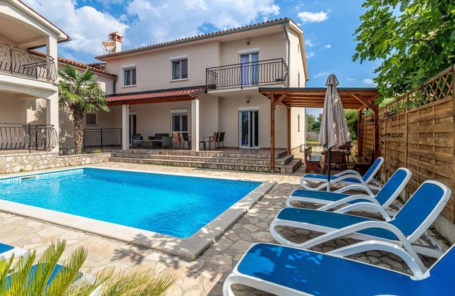 5 bedroom cozy home in Labin
