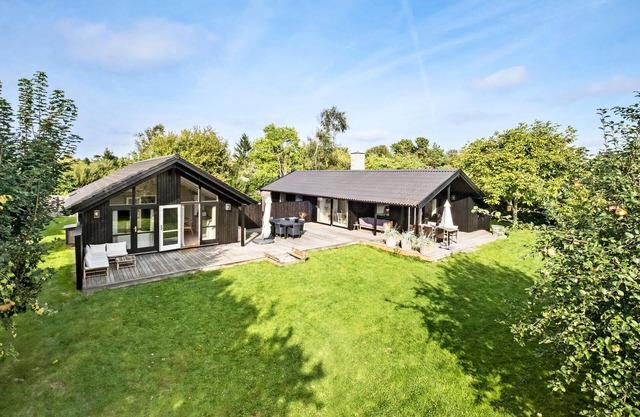 5 bedroom stunning home in Tisvildeleje