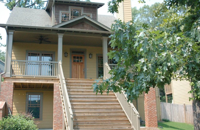 5 BR/3 BA for MidTerm or Long Term! InLaw Suite! Privacy fence! Jet Tub! Garage!
