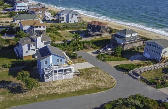 5 BR, HOT TUB, Pet-Friendly, Semi-Ocean Front, 50 FT Walk To Beach, NEW Renos!