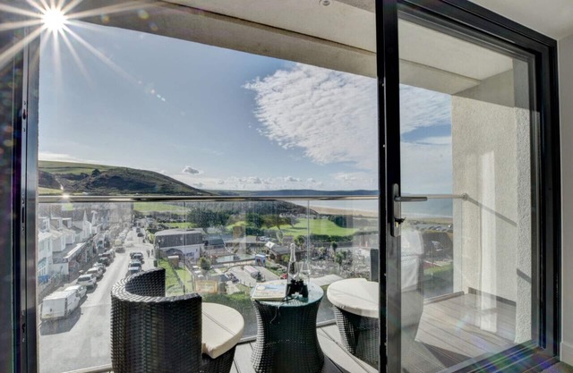 5 Byron Apartments - Three Bedroom Apartment, Sleeps 5