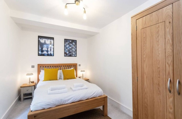 5 Com Road Apartments - Long Stay Disc - Sleeps 2